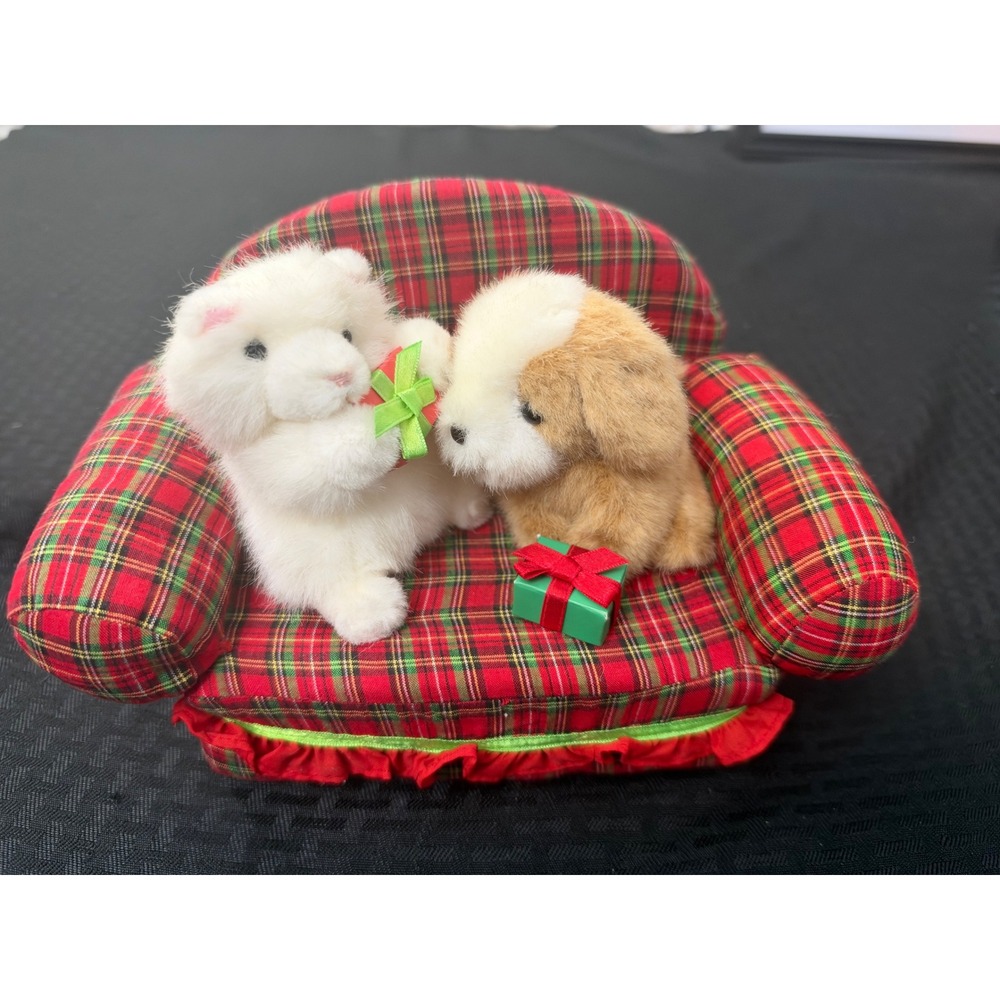 Vintage Russ Berrie Caress Soft Pets Christmas Cat Dog Plaid Couch #6352 1980s